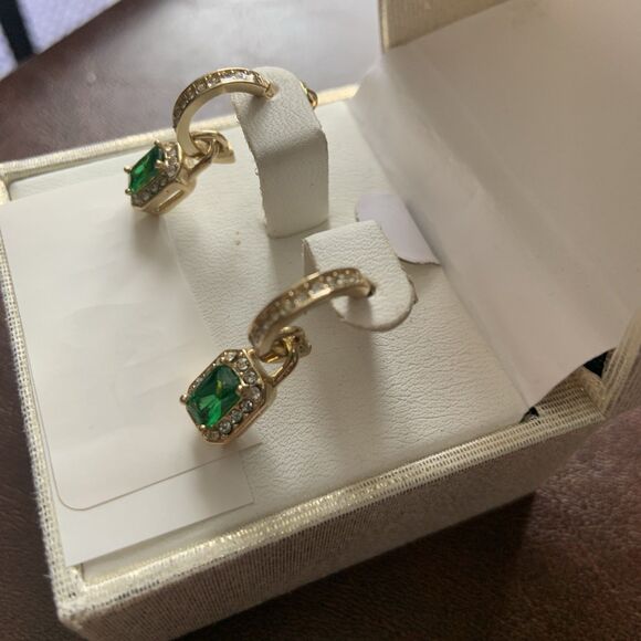 Green Clear Gold MAY BIRTHSTONE EMERALD COLOR DANGLE EARRINGS GV9 Stamp - Picture 5 of 7